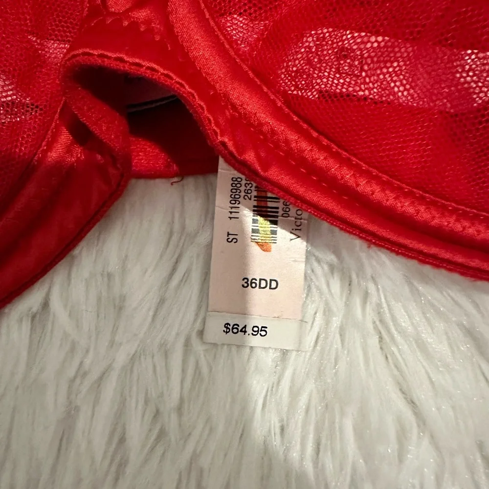 NWT! VICTORIA’S SECRET BOW DEMI BRA